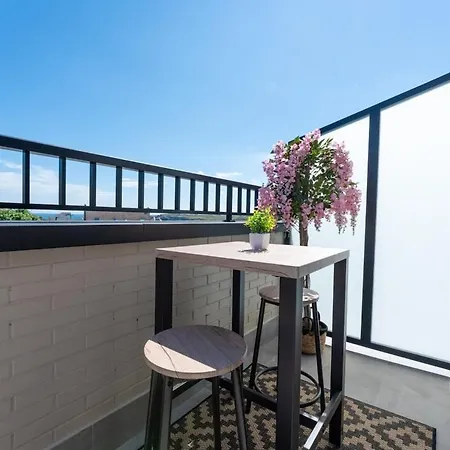 Attic Frontbeach Sea Views Appartement *